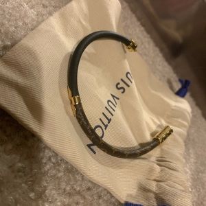 Lv daily confidential bracelet